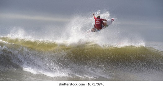 LONG BEACH, NY - SEPTEMBER 8: Owen Wright Competes In Round 3 Of The 2011 Quiksilver Pro New York On September 8, 2011 In Long Beach, NY. He Would Go On To Win The Inaugural ASP World Tour Event.