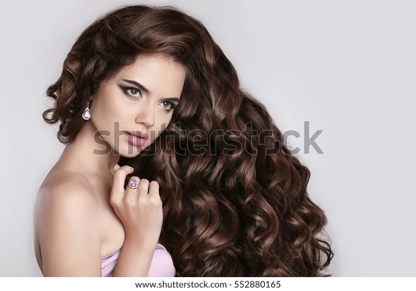 Long Curly Hair Beautiful Brunette Girl Stockfoto Jetzt