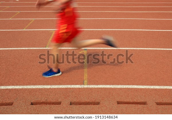 Long distance
runners are running on the
track