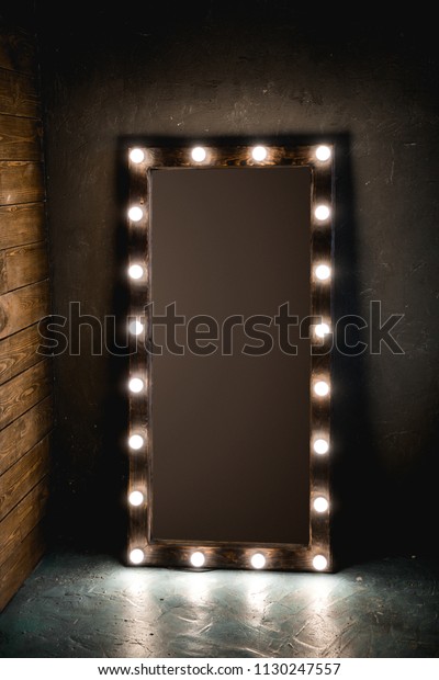 mirror with light bulbs around it