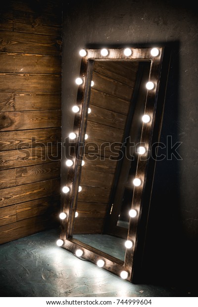 floor mirror with light bulbs