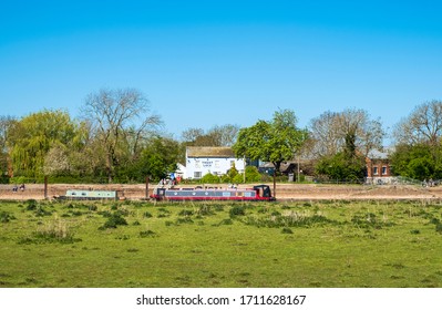 Long Eaton, Derbyshire, UK 04/20/2020 Country Pub Next To A Canal