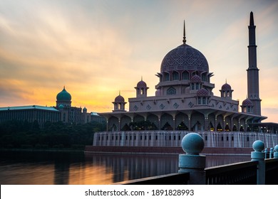 Long Exposure Of Masjid Negara