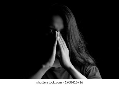 20,977 Sad woman face dark background Images, Stock Photos & Vectors ...