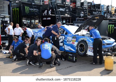 Long Pond, PA, USA - July 27, 2019:  Crew Members Repair NASCAR Driver Kyle Larson's Car After A Crash During Practice For The 2019 NASCAR Gander RV 400 At Pocono Raceway In Pennsylvania.