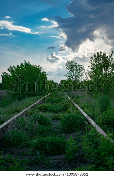 Long Rails Tonel with\
Rail