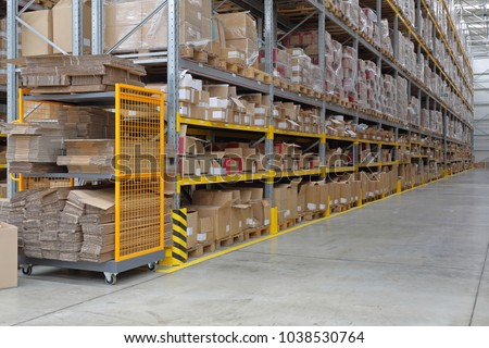 Long Shelving System in Distribution Center Warehouse