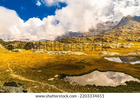 The Longet lakes on the border between the province of Cuneo and Haute Provence