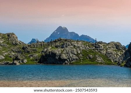 The Longet lakes, on the border between the Varaita Valley and the Ubaye Valley: jewels of nature at the foot of Monviso
