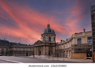 Longitude Agency, French scientific institution, French neoclassical building, sunset at the observatory