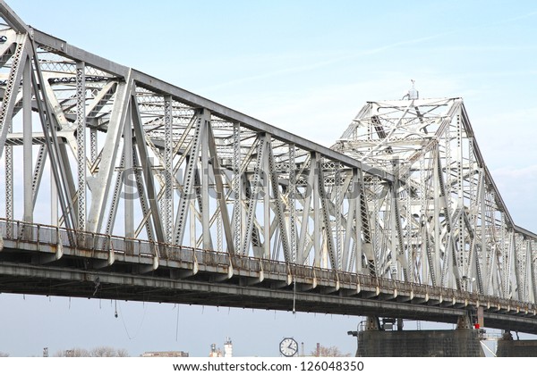 Long-Span White\
Steel Truss Roadway River\
Bridge