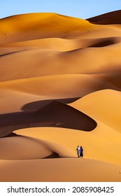  lonley people in the desert of sahara