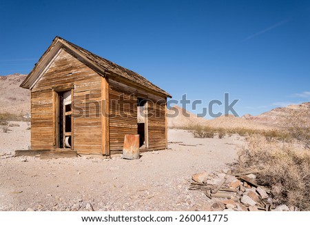 Lonly and deserted cabiin in the desert of Death Valley National Park