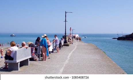 Looe, Cornwall, UK May Bank Holiday Monday 05/07/2018. East Looe Beach Bust With Day Trippers And Tourists As Well As Locals Enjoying Record Breaking Temperatures In The UK Springtime