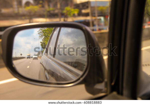 Look behind in the car\
mirror