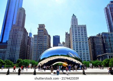 Looking At The Famous Landmark, The Chicago Bean.
Photo Take On 29062022 Chicago Illinois.
