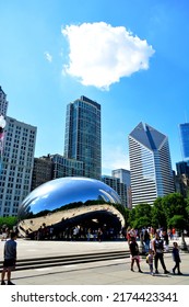 Looking At The Famous Landmark, The Chicago Bean. Photo Take On 29062022 Chicago Illinois. 
