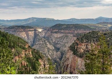 Looking Over Mystery Canyon From The East Mesa Trail Towards The Observation Point Trail.  Zion National Park, Springdale, Utah, USA.