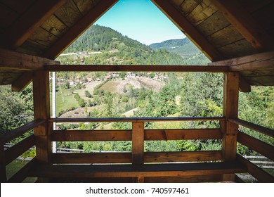 Imagenes Fotos De Stock Y Vectores Sobre Mountain Cabin Window