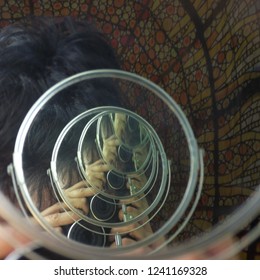 Loop of images between two mirrors