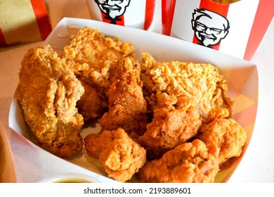 Lopburi-Thai 25 August 2022 : Have Lunch At KFC Restaurant Box Zinger Burger And Fried Chicken Set 299 Baht 1 Set With Refill Water  At Big C Lopburi Branch In Thailand