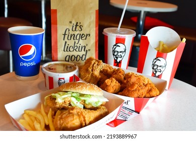 Lopburi-Thai 25 August 2022 : Have Lunch At KFC Restaurant Box Zinger Burger And Fried Chicken Set 299 Baht 1 Set With Refill Water  At Big C Lopburi Branch In Thailand