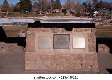 LOS ALAMOS, NEW MEXICO - DECEMBER 13, 2013: Plaque Marks Los Alamos Scientific Laboratory As A National Historic Landmark, At Ashley Pond, In Manhattan Project National Historic Park.