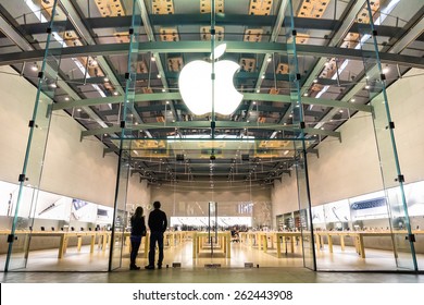 LOS ANGELES - 21 MARCH 2015: Apple store on 3rd Street Promenade in Santa Monica CA United States. The retail chain owned and operated by Apple Inc is dealing with computers and electronics worldwide.