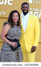 LOS ANGELES - APR 14:  Lisa Johnson, Andre Johnson at the They Call Me Magic Premiere Screening at Village Theater on April 14, 2022  in Westwood, CA