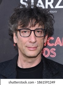 LOS ANGELES - APR 20:  Neil Gaiman Arrives For  Starz' 'American Gods' Premiere On April 20, 2017 In Hollywood, CA