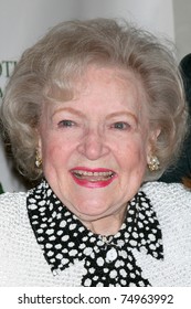 LOS ANGELES - APR 9:  Betty White In The Green Room Of 