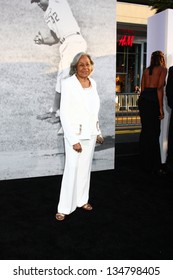 LOS ANGELES - APR 9:  Rachel Robinson Arrives At The 