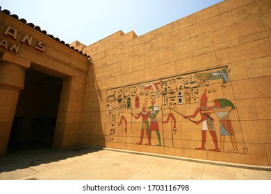 Los Angeles, AUG 11, 2009 - Exterior View Of The Egyptian Theatre Hollywood