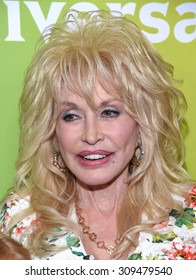 LOS ANGELES - AUG 13:  Dolly Parton arrives to the Summer 2015 TCA's - NBCUniversal  on August 13, 2015 in Hollywood, CA                