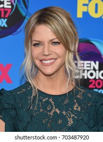 LOS ANGELES - AUG 13:  Kaitlin Olson Arrives For The Teen Choice Awards 2017 On August 13, 2017 In Los Angeles, CA