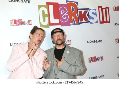 LOS ANGELES - AUG 24:  Jason Mewes, Kevin Smith At The Clerks III Premiere At TCL Chinese Theater On August 24, 2022 In Los Angeles, CA