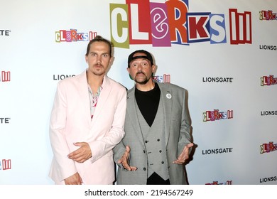 LOS ANGELES - AUG 24:  Jason Mewes, Kevin Smith At The Clerks III Premiere At TCL Chinese Theater On August 24, 2022 In Los Angeles, CA