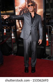 LOS ANGELES - 28 AOÛT :  Vin Diesel arrive à la première de "Riddick" à Los Angeles le 28 août 2013 à Westwood, en Californie                