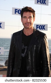 LOS ANGELES - AUG 5:  Dylan McDermott Arriving At The FOX TCA Summer 2011 Party At Gladstones On August 5, 2011 In Santa Monica, CA