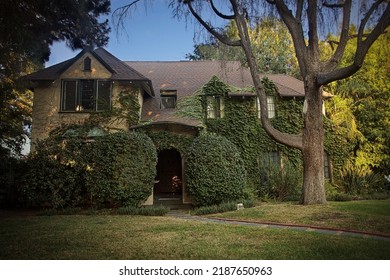 Los Angeles - August 5, 2022: 
Old Ivy Covered Home In Hollywood On Orange Grove Avenue