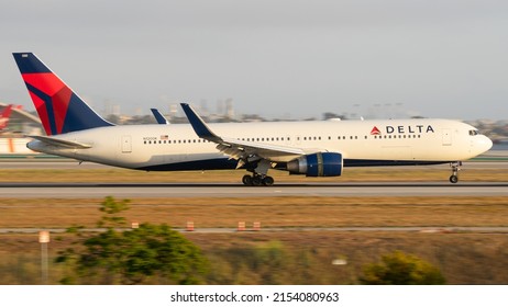 Los Angeles, CA- 7 May 2022: A Delta Airlines Boeing 767 landing in LAX. 