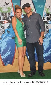 LOS ANGELES, CA - AUGUST 8, 2010: Hilary Duff & FiancÃ?Â½ Mike Comrie At The 2010 Teen Choice Awards At The Gibson Amphitheatre.