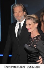 LOS ANGELES, CA - DECEMBER 11, 2010: Jeff Bridges & Wife Susan At The World Premiere Of His New Movie 