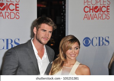 liam hemsworth natural hair color