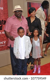 20 Cedric the entertainer and family Images, Stock Photos & Vectors ...