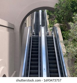 LOS ANGELES, CA, MAR 2020: Escalators Rising Up Through Archways Next To The US Bank Tower In Downtown