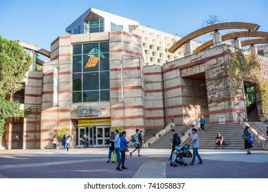 Los Angeles, CA: October 20, 2017: UCLA Bookstore On The UCLA Campus.  UCLA Is A Public University In The Los Angeles Area With 30,873 Undergraduates And 12,675 Graduate Students.