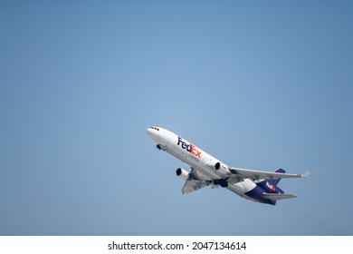 Los Angeles, CA: September 14, 2021:   A FedEx Cargo Plane Taking Off At Los Angeles International Airport (LAX).  FedEx Was Founded In 1971.