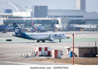 Los Angeles, CA: September 14, 2021:   An Alaska Airlines Passenger Plane Landing At Los Angeles International Airport (LAX). Alaska Airlines Was Founded In 1932.