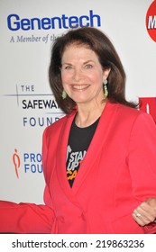 LOS ANGELES, CA - SEPTEMBER 5, 2014: Sherry Lansing At The 2014 Stand Up To Cancer Gala At The Dolby Theatre, Hollywood. 